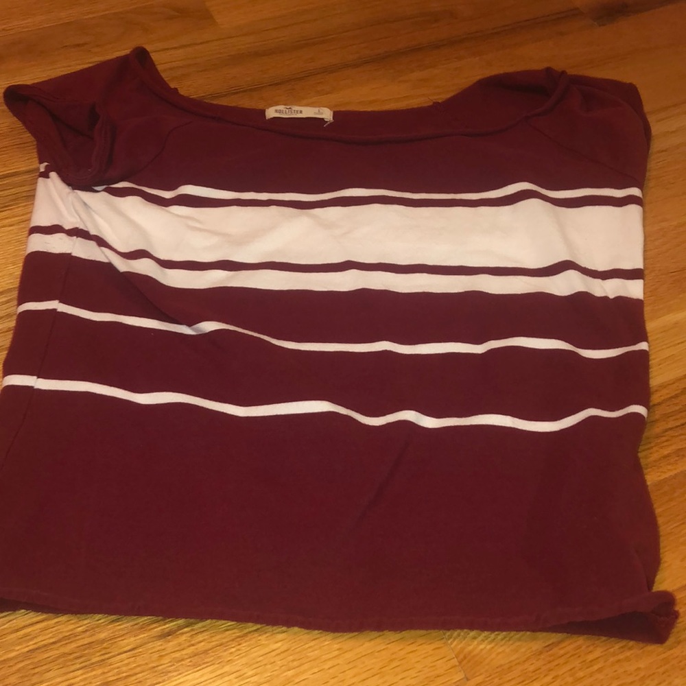 Hollister Maroon tee